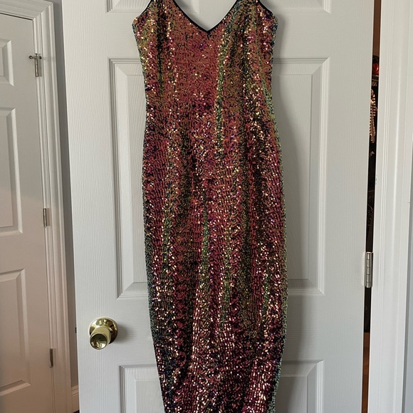 Glitz & Glamour sequin gown by Micheline Pitt - Picture 2 of 3